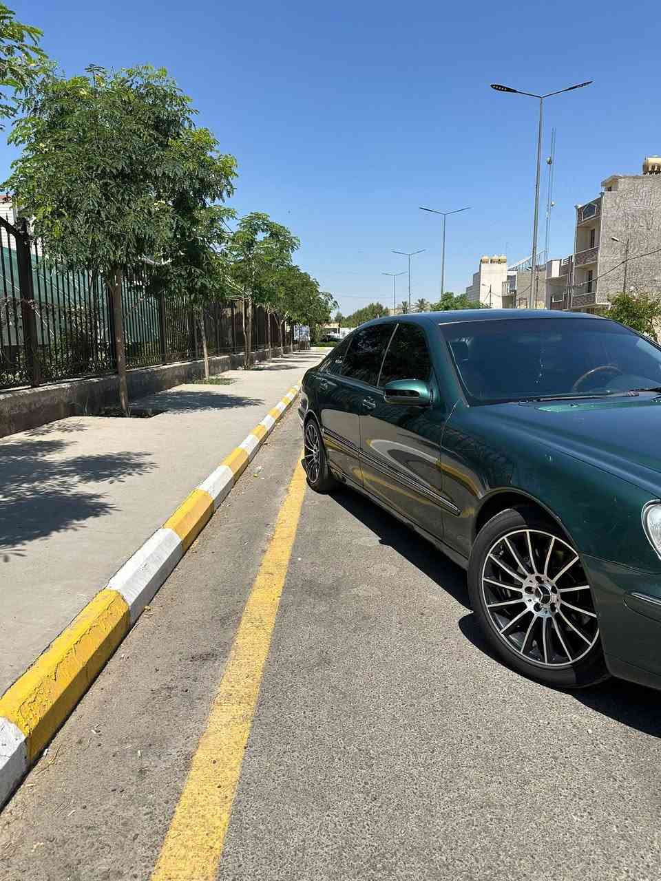 السلام عليكم
مارسيدس غواصه للبيع 
تحويل ثاني يوم 
السعر 120  
مكان السياره بغداد 
موديل 2000باب طويل 
معروفه مواصفات الغواصه 
السياره جاهزه ومصروف عليها 
***********
