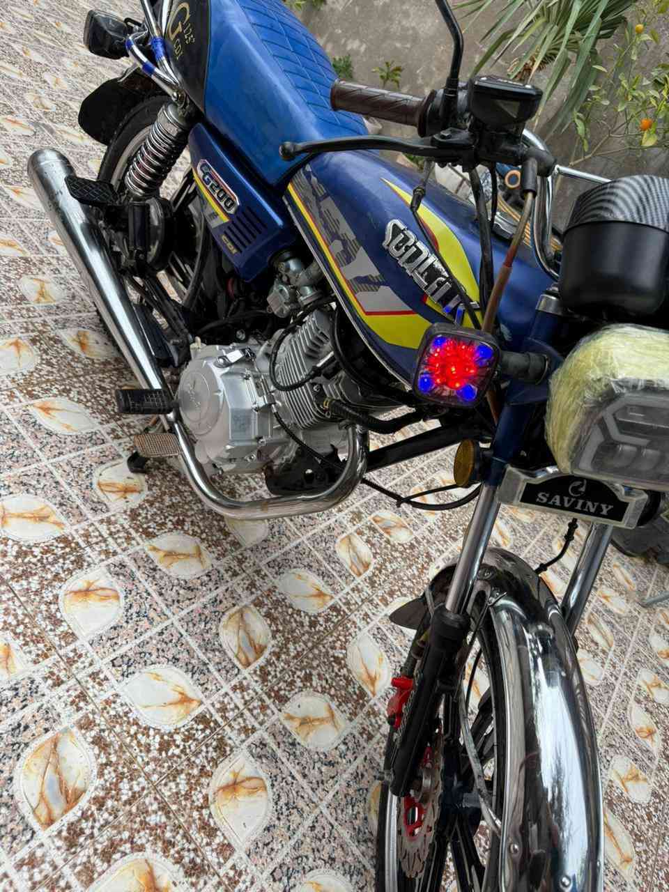 دراجه سيفان مديل 2024  للبيع
دراجه نضيفه مكينه شرط مامفتوح 
تايرات جدد مناقصها برغي أوراق كارتونيه اصوليه
فقط الشاشه واكفه والباقي شغال كله
مكان الدراجه ديالى الخالص
السعر 650 وبيها مجال قليل 
الاستفسار أكثر  ***********
***********
