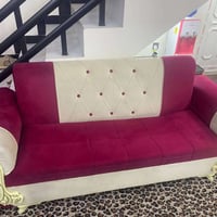 تخم للبيع يتكون من اثنين قنفات ثلاثيه ووحده ثنائية وكراسي اثنين للاستف...