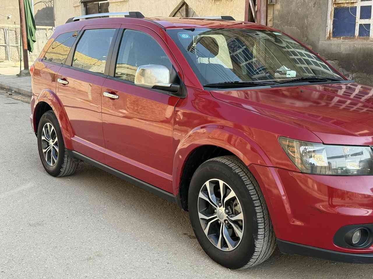 دوج جورني موديل 16
محرك 6 سلندر 
3 قطع تبريد 
7 راكب 
السعر 135 
مكاني ناصريه مركز 
تلفون ***********
