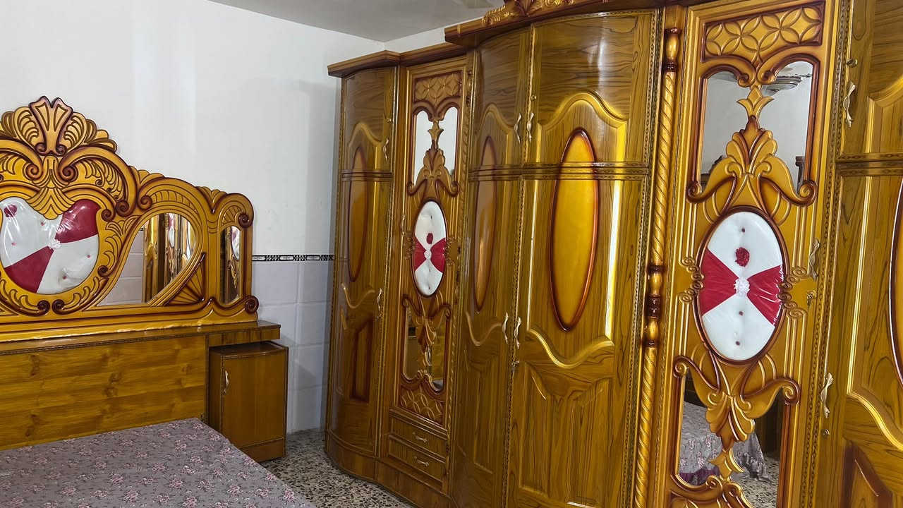 750غرفه اخشاب سته ملحق ضخمه اخت  جديده مال عرس زاويته كنتوريه مكاني بغداد الشعب حي بساتين وعندي توصيل ***********
