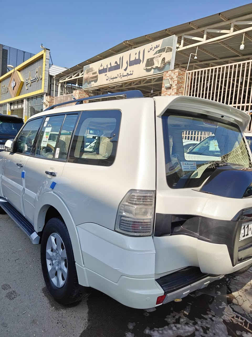 تحيه طيبه السلام عليكم ورحمة 
باجيرو 2015 حبتور 
فول مواصفات 
ماشية 164 الف 
6 سلندر 
جلد شاشه كامره 
تبريد 3 قطع 
فتحه سقف 
7 راكب 
دمام 
ويل كب 
حساسات خلفي أمامي 
كشنات كهربائية 
فور ويل 
صاج 
ثلاجة 
مكفوله فقط كارت بسيط جاملغ أمامي باب 
رقم بغداد دولي باسمي تحويل مباشرة سنويه هزه جديد 
167 ورقه وبيها مجال قليل 
اي استفسار 
*********** 
ابو امير.
مكان بغداد البياع
