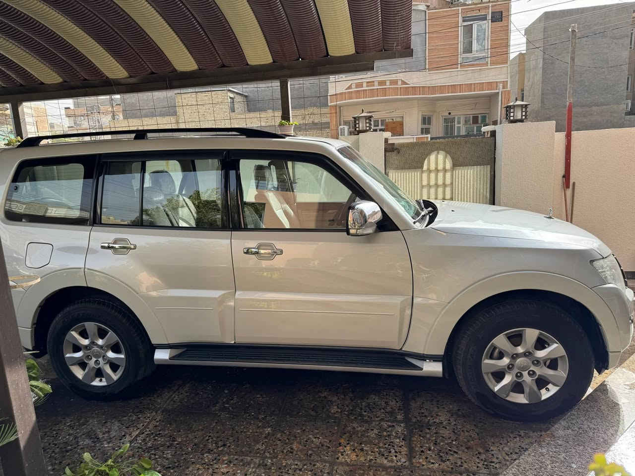 باجيرو حبتور موديل 2015 فول مواصفات مكفوله من أي ضرر ماشيه 66 ألف و 500 رقم بغداد ومكانها بغداد السعر 200 ورقه رقم الهاتف ***********
