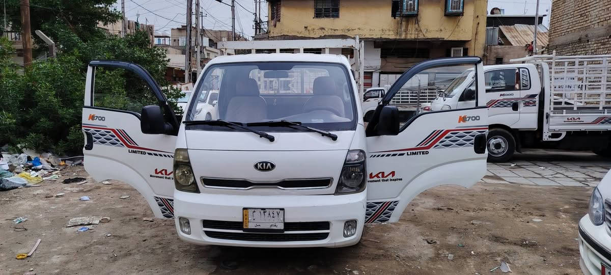 السلام عليكم
كيا نثيـة 
موديل 2015
مكينة 2700
رقم بغداد الماني تحويل ثاني يوم
مكفولة مكينة وكير اكسل شواصي 
مكفولة كفالة عامة 
السيارة جاهزة بدون اي نقص 
رقمي ***********
مكاني بغداد وشاش
سعر 105 و بيهة مجال
