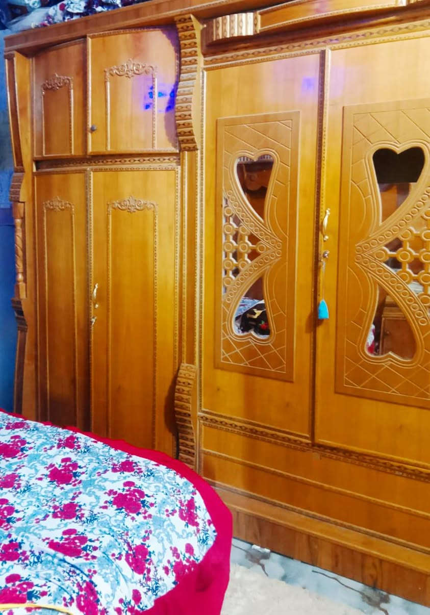 "🔥 عرض مميز! غرفة ام الستة طابقين، موديل مسرح، إنارة
مكان الغرفة: بابل الحمزة الغربي
الغرفة اخو الجديد، نظيفة جدا
🚚 خدمة توصيل متوفرة بأيجور
ملاحظة: نأسف لا يسمح بالتصوير، الصورة الصحيحة على ضيق المكان
للتواصل: *********** 😊
