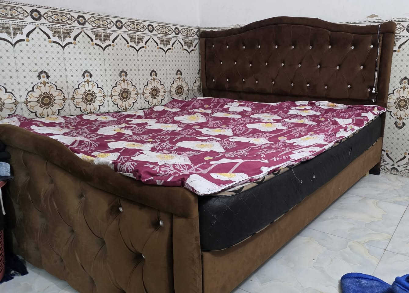 السلام عليكم 
سرير نفرين للبيع نضيف استعمال قليل ٢٠٠ الف وبيها مجال 
للستفسار: ***********
