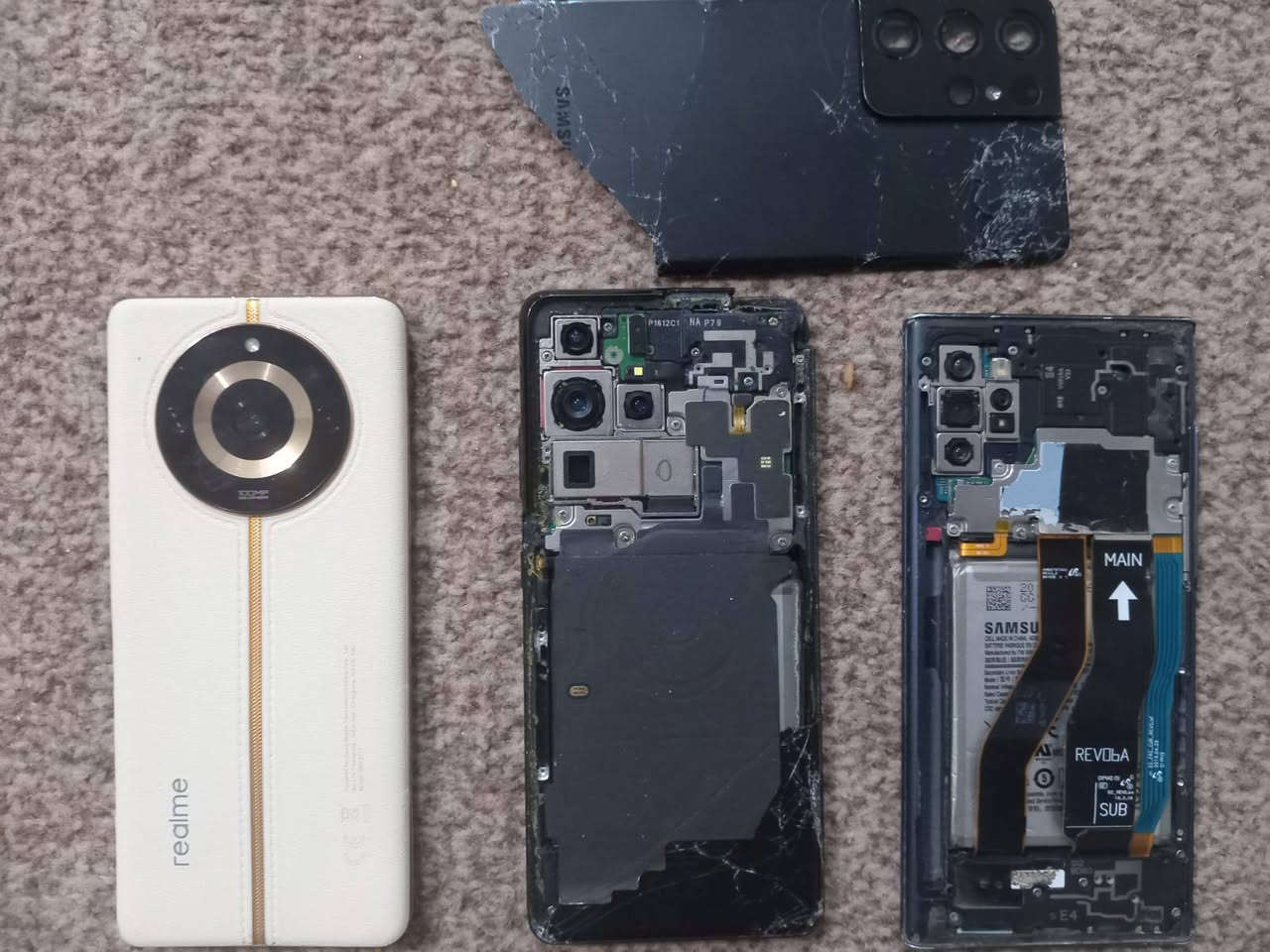 السلام عليكم 
عندي هاي الاجهزه بيه شغال اعرفه من اخليه على الشحن وبيهن شاشاتهن مكسوره ما يبين شي منهن ابيعهن شلع كلهن على وضعهن احسن حتى ما ندخل بشكال والي يريدهن يراسلني خاص ويدلل مكاني بغداد جميلة ***********
