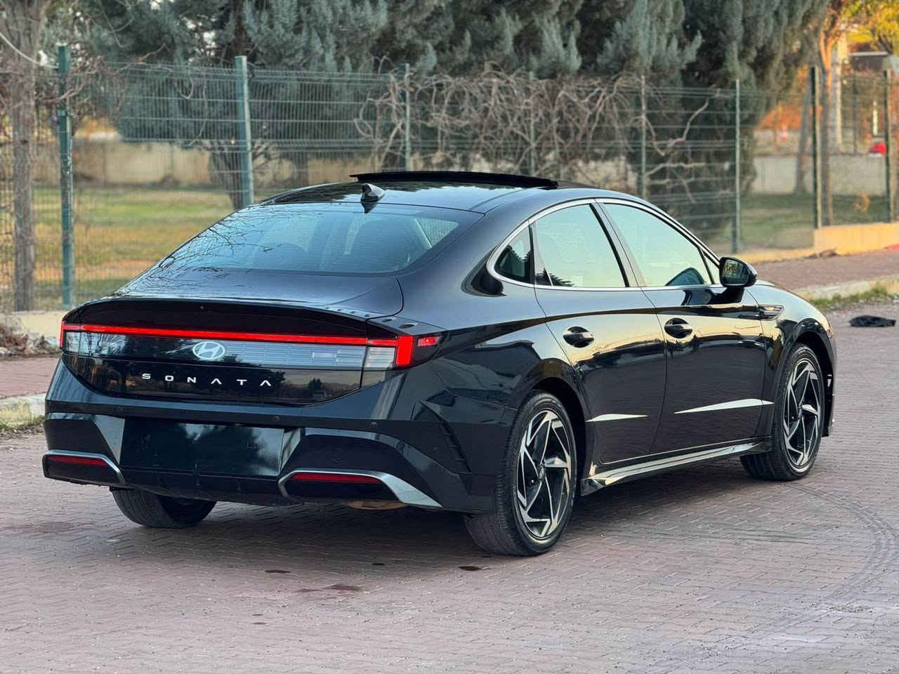 سوناتا 2024.   SEL بانوراما فل بدون صبغ بدون دواخل 
اللون / كحلي على اسود 
الضرر بدون صبغ مكانات صغار بارد بلباب والجاملغ فقط بوند صندوك مكفول مرفق رقم الشاصي وصور ضرر 
ايرباك ستيرن وبرده ماشي 22 الف 
حجم المحرك 2500 تنفس طبيعي /4 سلندر

المواصفات / 
بانوراما . بصمه . تشغيل عن بعد . شاشه دشبول الكتروني متصل  . كرسي كهرباء . تدفئه كراسي . هندبريك كهربائي اوتو هولد . كير تعليك . رادار 360 . ويل كب . لايتات زينون كامرا خلفيه وضعيات قياده  . شاحن وايرليس . 
يترقم شمالي كلفه الرقم ١٢ ورقه 
مكان السياره اربيل 
السعر ١٨٥ مجال قليل بعد المعاينه

*********** واتس واتصال أربيل, العراق
