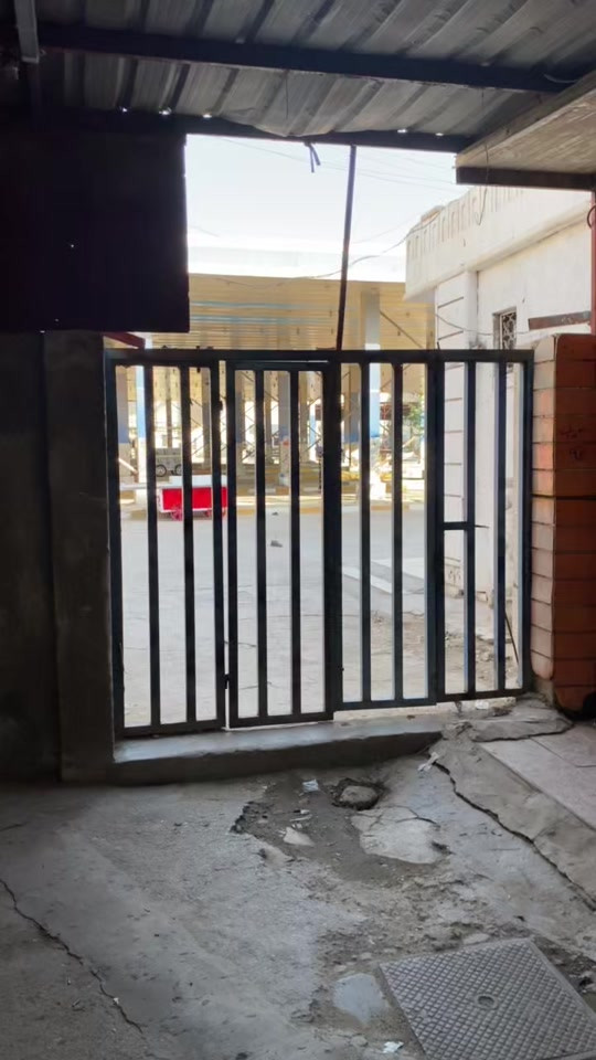 📍 موقع فرعنا الجديد: يسرنا إعلامكم بافتتاح فرعنا الجديد، والذي يقع خلف "كراج التحريري" بالقرب من "مطعم الحاج" ومقابل "أزياء مهيمن جلال". تشكيلتنا: نوفر لكم تشكيلة واسعة من الملابس (سبورت، رسمي، وكاجوال) بجميع المقاسات والألوان المتنوعة لتناسب ذوقكم. للاستفسار والطلب: يسعدنا تواصلكم معنا عبر الهاتف: 📞 *********** بانتظار زيارتكم!
