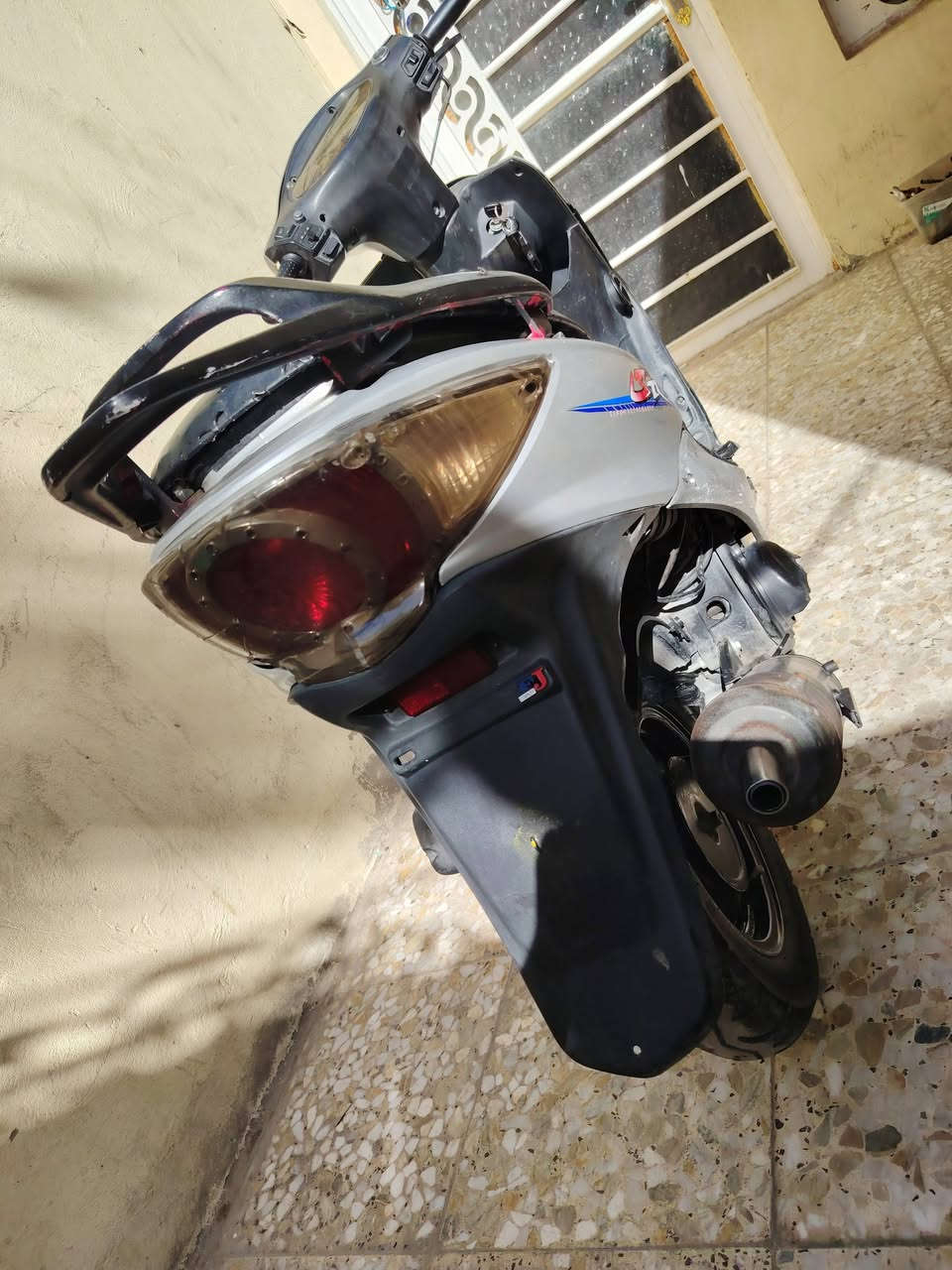 سلام عليكم ورحمة الله وبركاته
دراجه كامكو g4 للبيع (مفتوحه) لاستيك ولف 
الدراجه نضيفه كلش ماعوزه شي كهربائيات شغله سكات شغال لايت زنون عالي وناصي اشاير كله شغاله صالنصه رياضي بلادي دراجه فقط يرادله تبديل لاستيك ولف
كفرات ختم واحد كلهن.
مكاني نجف للتواصل *********** واتساب 
السعر 370 وبيه مجال الشراي
