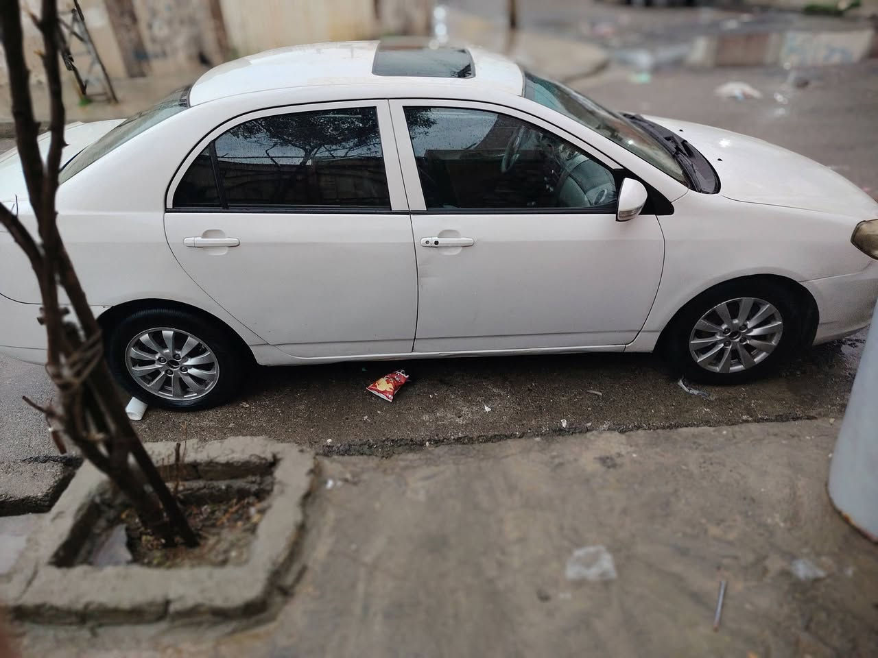 للبيع بي واي دي 2012 G3
رقم بغداد سنوية نافذه سنتين شرط الوكاله والتحويل طختها  بالجاملق الخلفي عكس السايق مكان السيارة الموصل *********** السعر 45
