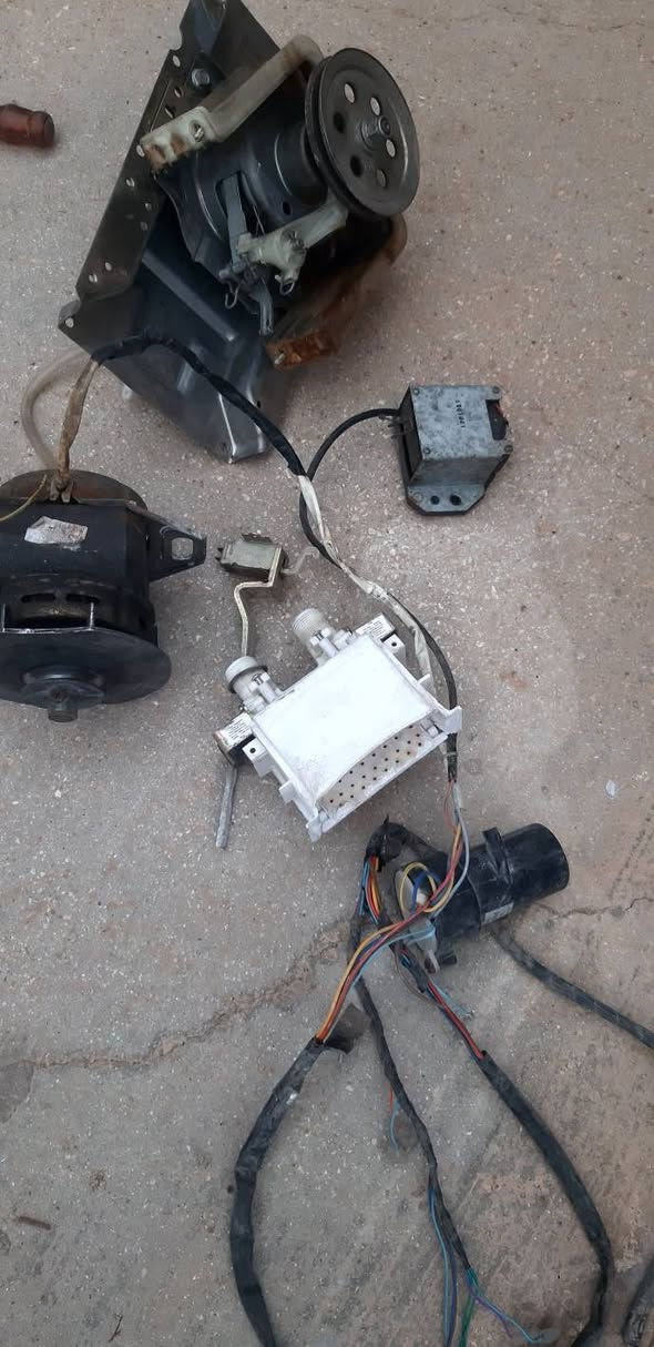 السلام عليكم
موطور غسالة اتوماتيك مع ملحقاته شغال ونضيف على الفحص نوع الغساله شونك  السعر ٧٥٠٠٠الف  تواصل خاص


**إذا كنت صاحب هذا الإعلان وتريد حذفه لأي سبب، رجاءا أرسل رسالة إلى الدعم الفني**