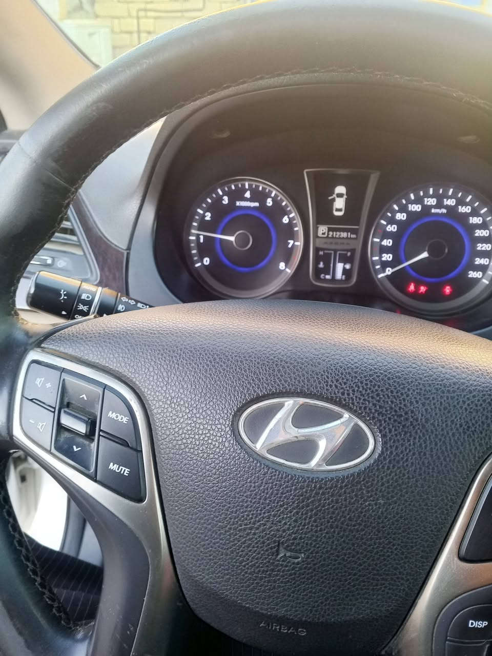 السلام عليكم ازيرة موديل ١٥ خليجي محرك ٦ سلندر 
رقم شمالي السعر ١٣٠ وبيه مجال سيارة جاهزة 
***********  موجودة بالشطرة
