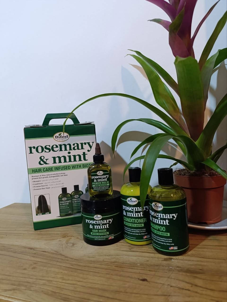 أطلبي البكج وأختاري هديتـج من المتجر🛍 🎁😍 ( ديرمارولـر أو مشط توزيع أو فرشـة تدليك أو خاولي كوري )  
💚 بكج روز ماري والنعناع rosemary & mint الأكثـر طلبآ الأصدار الجديد وبسعر خورافي داخل بوكس 🫢
يحتوي على خلاصة الروزماري (اكليل الجبل) والنعناع والبايوتين خصم 50% 👍🏻بكج ميلي 
بـكـج يتـكون من 4 قطـع  : 
🍃 شامبو 354ml
🍃 بلسم 354ml
🍃ماسك للشعر 340ml
🍃 سيروم اكليل الجبل 75ml
ينظف الشعر بشكل قوي يعالج تساقط الشعر 
يعالج القشره يعالج الحكه يقوي الشعر
يكثف الشعريعمل على انبات الشعر يعالج التقصف والتكسرمناسب لجميع انواع الشعر الدهني والجاف " الأمريكي الأصلي 💀

توجد توصيل لجميع المحافظات العراق 🇮🇶🚚🚕للحجز والاستفسار يرجى التواصل عبر الخاص 📩💌توجد لدينا عروض خاصة وخصومات وهدايا 🎁😍


**إذا كنت صاحب هذا الإعلان وتريد حذفه لأي سبب، رجاءا أرسل رسالة إلى الدعم الفني**
