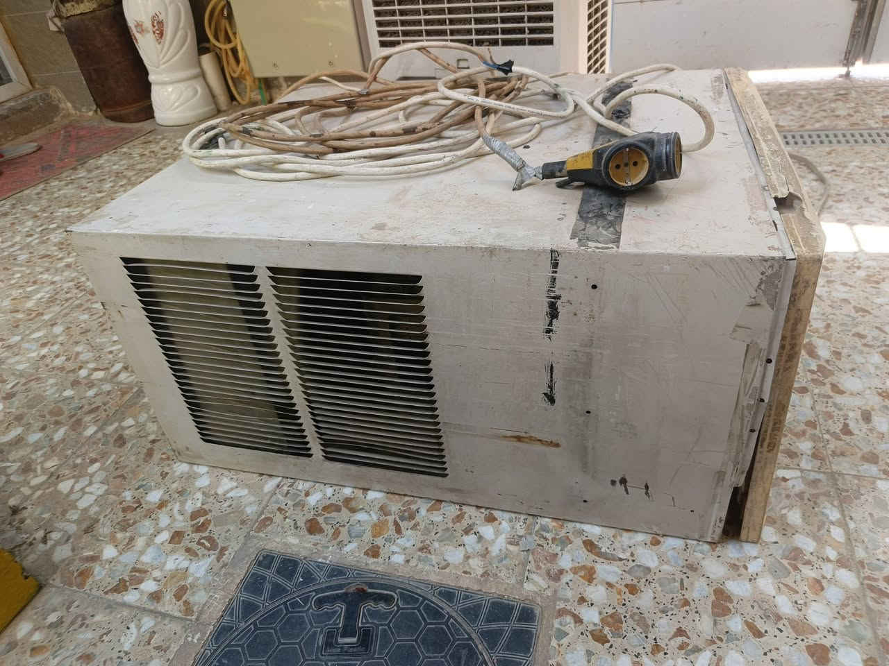 سلام عليكم غراض لبيع مكان بغداد حي ور سبع قصور شارع ابو علي رقمي بي واتساب الشاري ايخابر ***********
