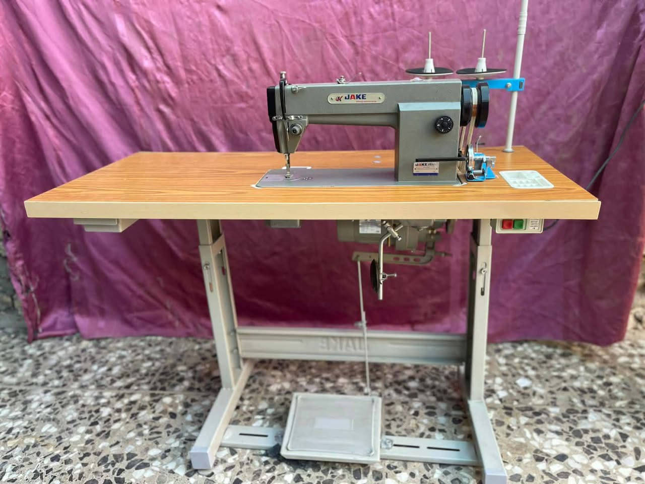 مكينة الخياطه للبيع
النوع جاكي غير مستعمله فقط مشدوده السعر ٣٠٠
بغداد مدينة الصدر مكلف بل نشر  ***********
عباس الخياط
