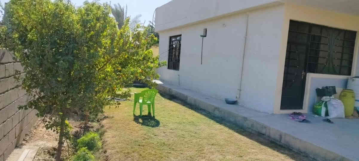 مكتب الجبوري للوساطة العقارية
قطعة ارض مساحته الكليه 575مساحه البناء140متر

كامل الخدمات ماء كهرباء تبليط لحد باب البيت 

بيت مع الأثاث الموجود لبيع 

العنوان شارع معمل غاز الرحمن مقابل المستوصف الجديد 

التفاصيل اكثر اتصال 
***********
