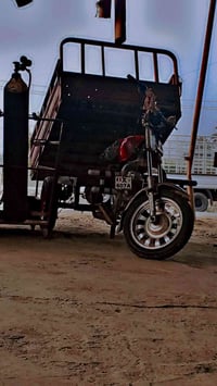 للبيع ولعنده ستوته تعبانه بس وراق. راسلني وهاذا رقم تلفون 07723935879