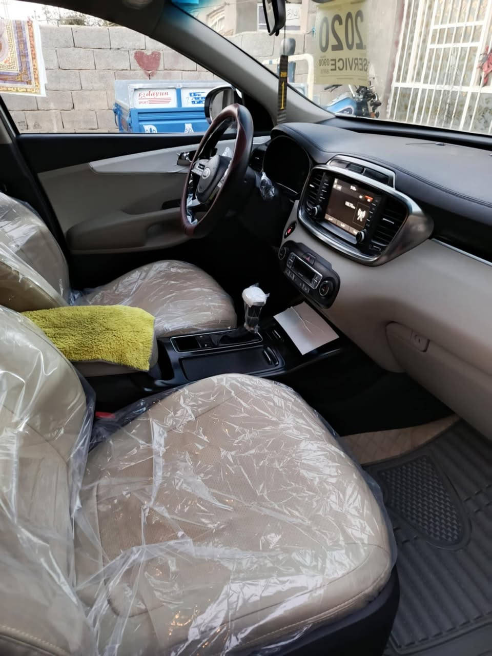 سلام عليكم سورنتو للبيع مديل 2020 خليجي ام رادار سياره مكفوله كفاله عامه سياره ماشيه 64 الف تبريد 3 قطع 7 راكب سياره واحد على واحد سياره جديده على وضع شركه مكان سياره ***********واسط  رقم الهاتف *********** اسيه
