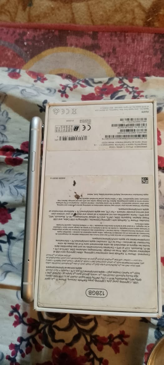 سلام عليكم يفون 11العادي نضيف كلش تليفون مكفول من شخط بس بطاريه مبدله 100شرط صليه سعر 230وبي ‏‪***********‬‏مجال مكان شطره
