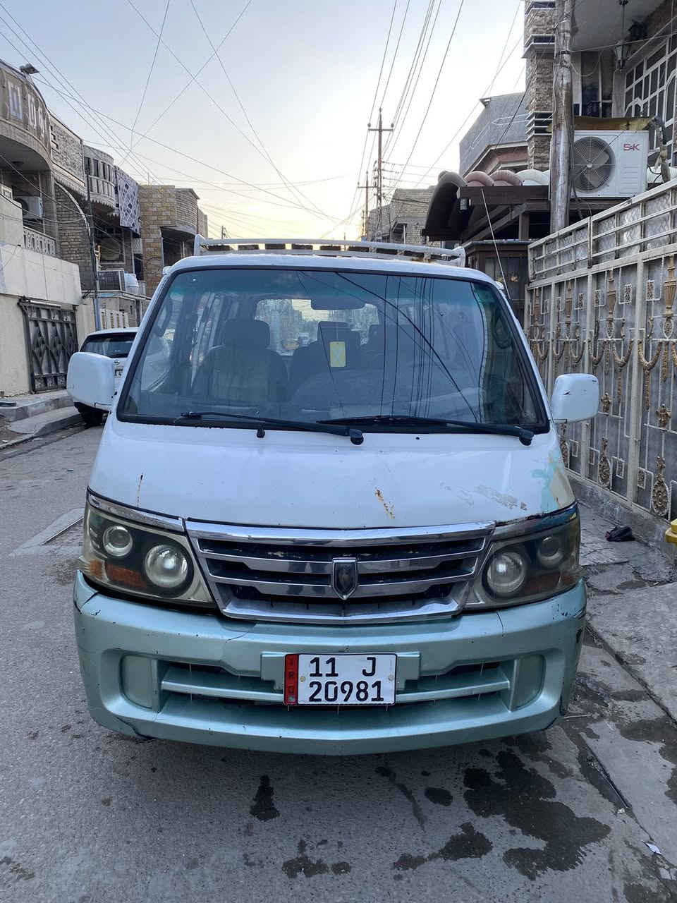 السلام عليكم 
كيا جنبي ٢٠١٠ السيارة من الشركة عدنا رقم جديد مصفرة تخم تاير جديد باتري جديد صدر هايسة جديد تبريد امامي خلفي ثلاجة ومامشتغلة عبرية بالشارع الكشن الاخير فاتحة ضامة موجود عندي مكينتهة مكصوصة ٢٠ السيارة كاملة 
السعر ٦٥ 
الاتصال ***********
