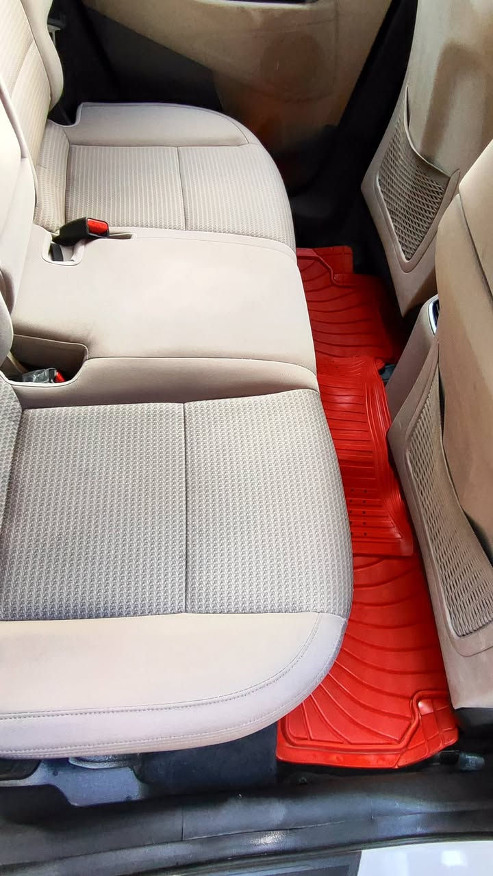 السلام عليكم وكل عام وانت بخير جميعا...

توسان 16 الشكل الجديد
خليجي لون ابيض 
دوش
رقم بغداد
ماشيه 74800 قابل للزيادة 

محرك كهربائيات سليمه
دهن موتوسيل وكاله وموجودة وصولاته من 3 سنين تقريبا

مواصفاتها معروفه نص فول ميحتاج اكثر عليك مواصفات واكلك مري شفط واشاير بالمري معروفه التفاصيل 
سياره نظيفه وادامه على ايدي كل موسم وتخم تاير جديد

السياره بيها تكحيلات وبالسونار ظهرت بيها القماره محولبه و بالعين الحالوب غير واضح ابد وبيها شويه بارد بالجانب

السعر 162 مجالها كلش بسيط مكاني بغداد ***********
