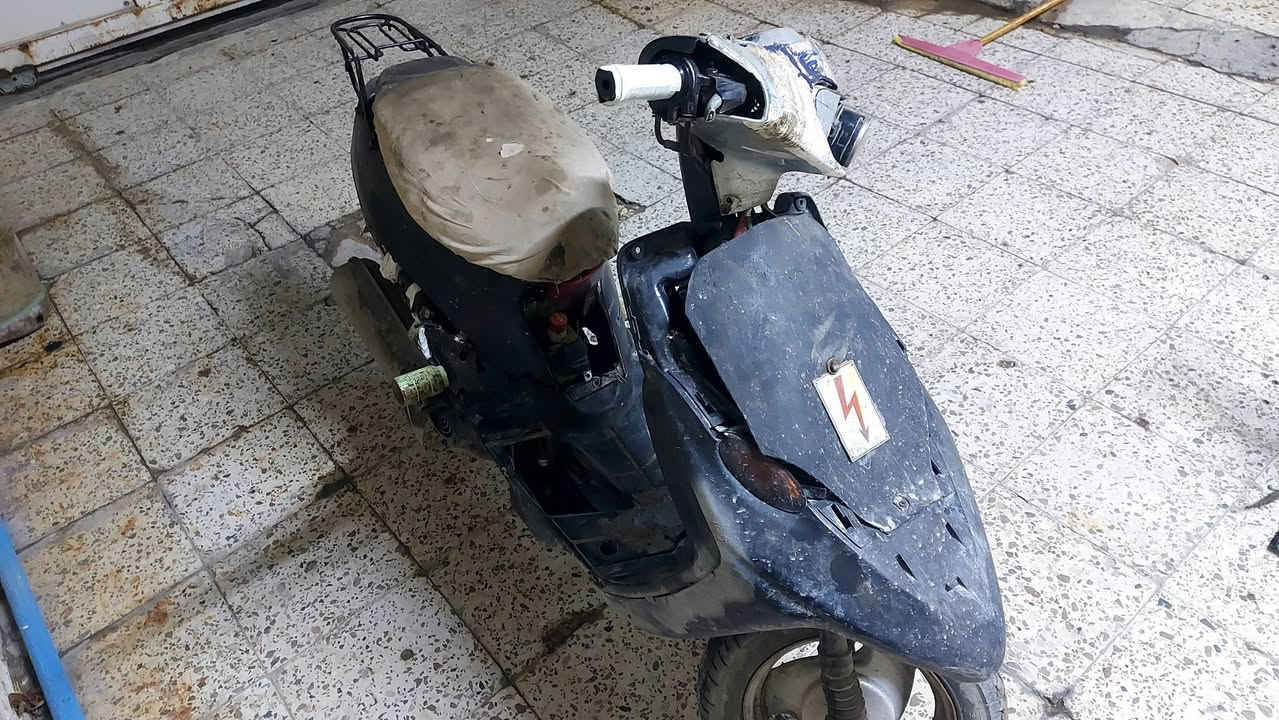 دراجة بيجي فحل للبيع سعر 180 وبيهة مجال شغالة محرك جديد تاخذهة عل فحص كاملة قفل ستيرن وكهربايات وسلف بس عوزهة باتري راسني او خابرني ***********
