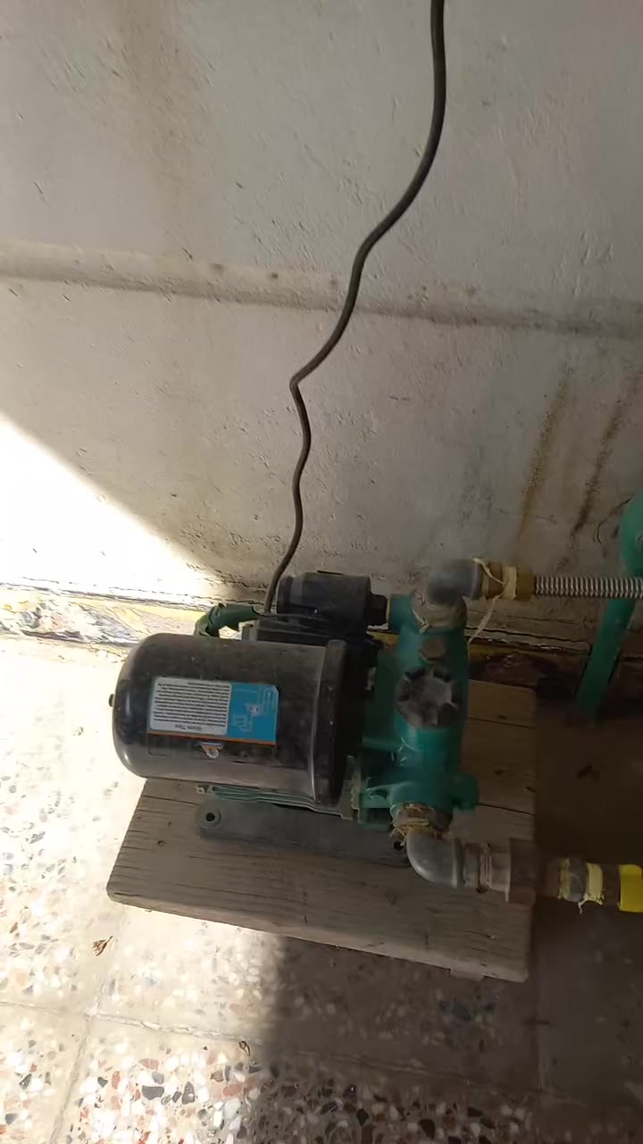 ماطور ماء نظيف كلش مستعمل أخذته ٦٠ أريده ٣٠ بي مجال بسيط مكاني زراعي سبع ابكار  وتساب *********** او مراسلتي خاص
