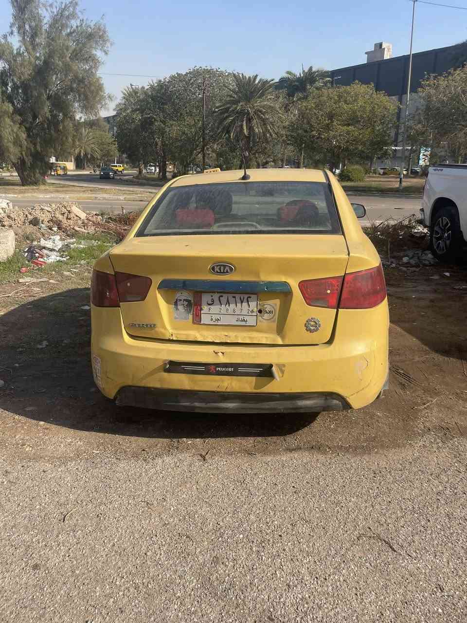 كيا فورتي مديل 2010 وارد امريكي بيهة قطعتين بنيد مبدل وصندوك امبدل مكينة شادهة جديدة هية والكير 
النقوصات البيهة بنيد ما مصبوغ والجنطة مضروبة بيهة منضومة غاز بس لمن بدل المكينة مشديتهة 
مكاني بسماية السعر 72 وبيهة مجال
***********
ملاحضة عندي السيارة جام جوبي وصدرهة تعبان
