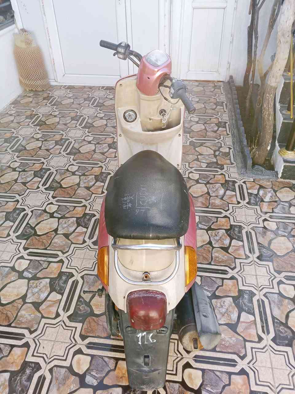 سلام عليكم
ماكس بوليس 120 محرك بشرط خرسه قطرت صوت مابي اخرس للاخير مزود تزويد فول 
دبل امامي خلفي مزود 
وياله مزود نجمه 
بوشه 55 مزود 
تايرات جلاتين جدد 
دراجه مفوله للاخير قطرت نقص مابيها تاخذه ربع ماتصرف عليه مجرد دهن بانزين بس سعر دراجه 350 بيها مجال للشرايه تواصل : ***********
