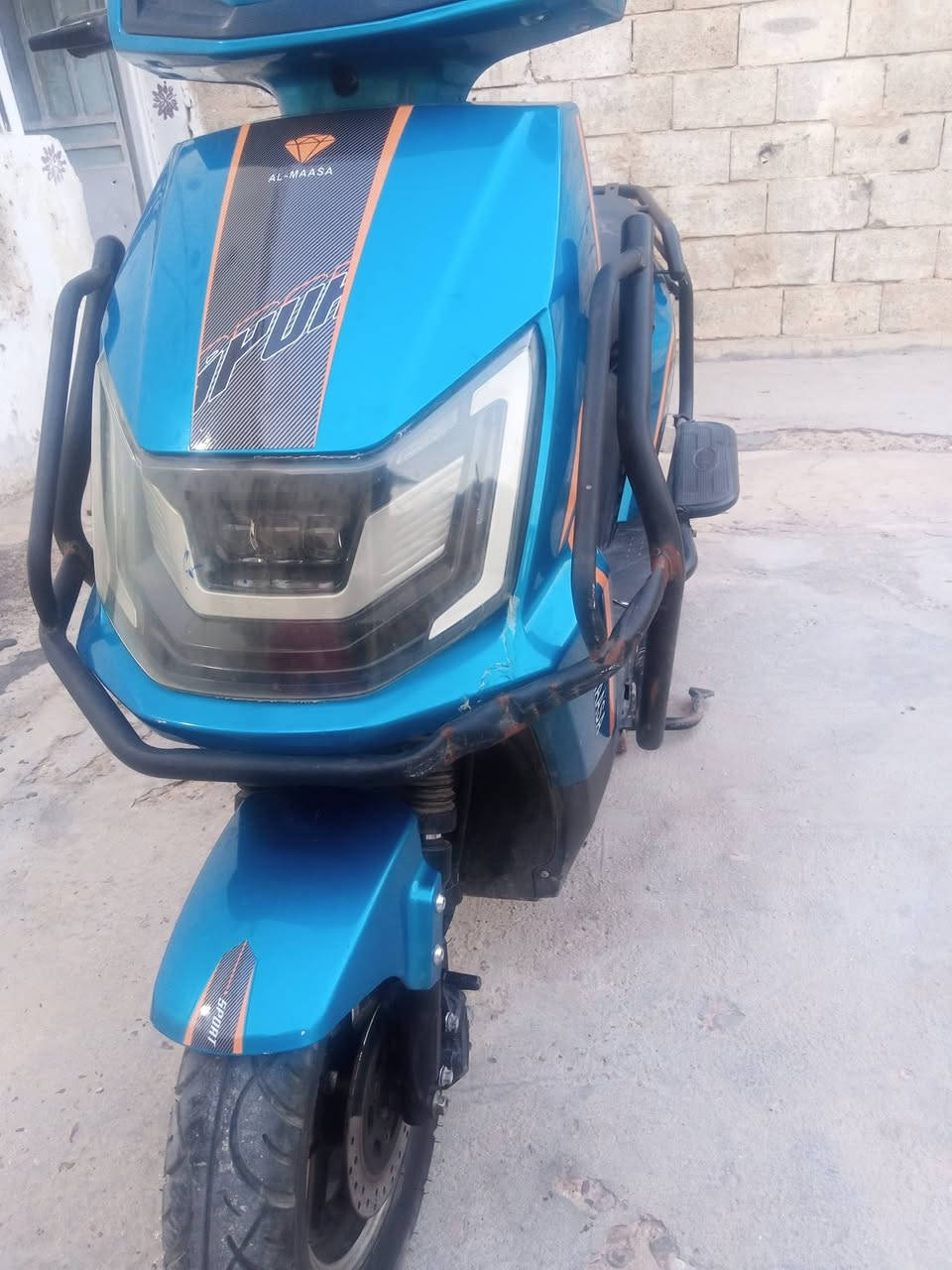 دراجه شحن للبيع
نظيف شغال
بطاريات عدد 6 يقرن 10 
#العنوان... الرمادي التاميم 
السعر ...450 الف
هاتف....***********
