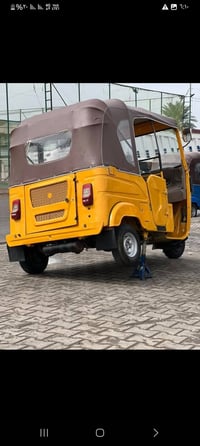 تكتك لبيع موديل ٢٠٢١ معمره ومصبوغه عام تحويل 07719862072