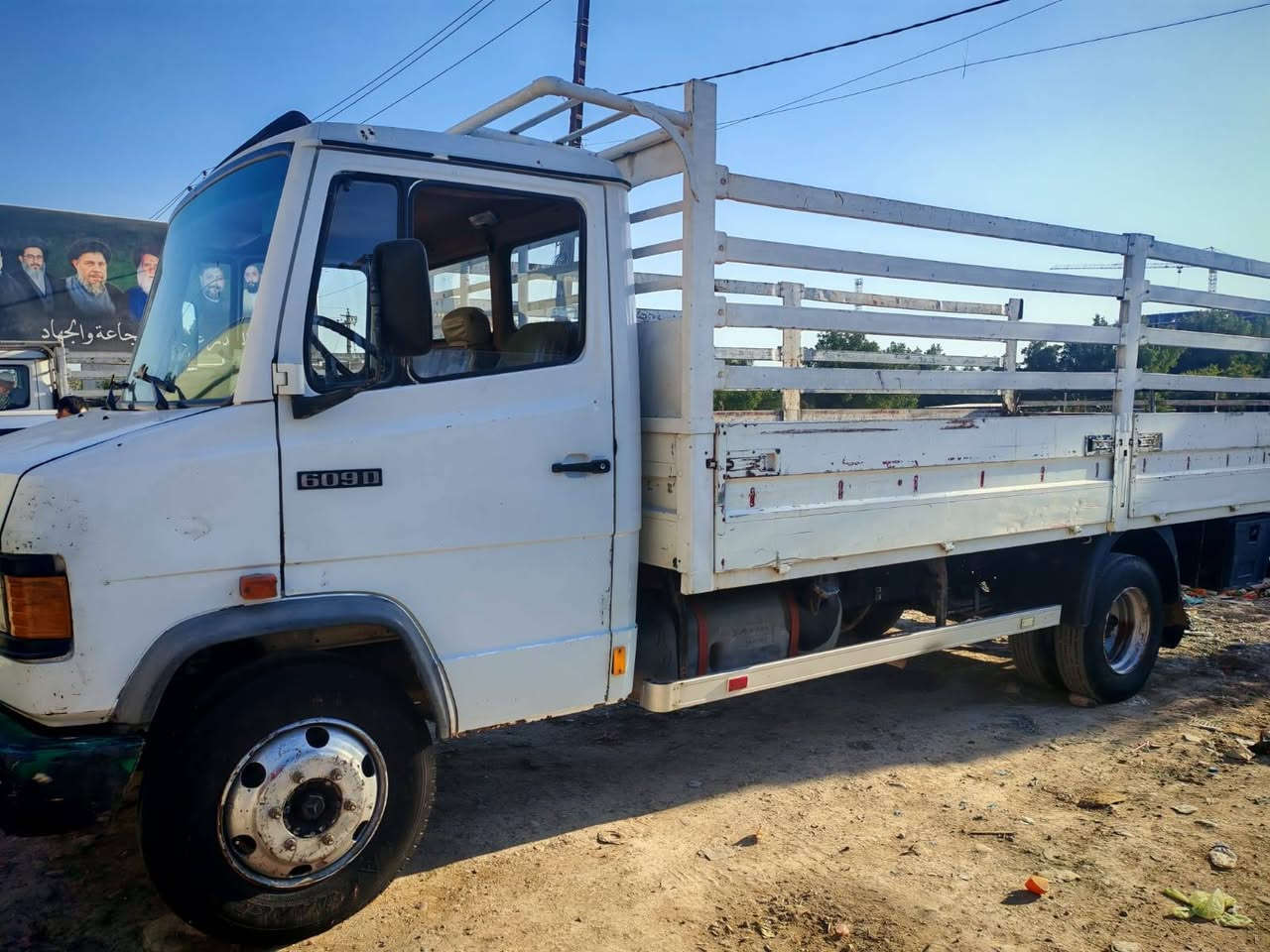 السلام عليكم مارسدس بزون للبيع موديل 1992 كير مكينه اكسل شاصي رقم شاصي كله مكفول سياره نظيفه مكان بغداد الزعفرانيه *********** مكلف بالنشر رقم بغداد
