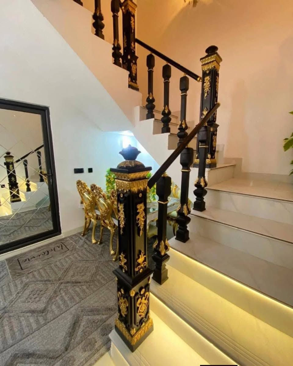 دار للبيع من طابقين بناء حديث Zeroفول ملكي مبني بأحدث المواد والمواصفات الهندسية ارضيه مرمر مغربي فول 
الكهرباء نظام فوتو سيل  دبل جام نظام طاقه شمسيه نظام تبريد مركزي نظام كامرات دبل جام فول مواصفات

 #طابو ملك صرف بأسم شخص واحد 

#المساحة :- 115 متر             #واجهة 8 متـــر  

الموقع:- كركوك حي الواسطي  خلف صيدلية الهدئ

حيث يحتوي الطابق الاول على استقبال وهول و 2غرفه نوم 🛌 مطبخ حار بارد وصحيات ومناور وكراج سيارة 🚗 
والطابق الثاني 3غرف نوم حمامات وبلكونات  ذات إطلاله جميله 

💵💵السعر  مناسب  💵💵

#موقع الشركة كركوك حي عدن مجاور الجنسية الجديدة 
 ومجاور اسماك البغدادي عمارة البحرين 

 🏦شركة الجوهرة للعقارات والمقاولات  🏦 
  
 📞للأتصال ***********

✅نستقبل جميع عروضاتكم السكنيه والتجاريه في كركوك
