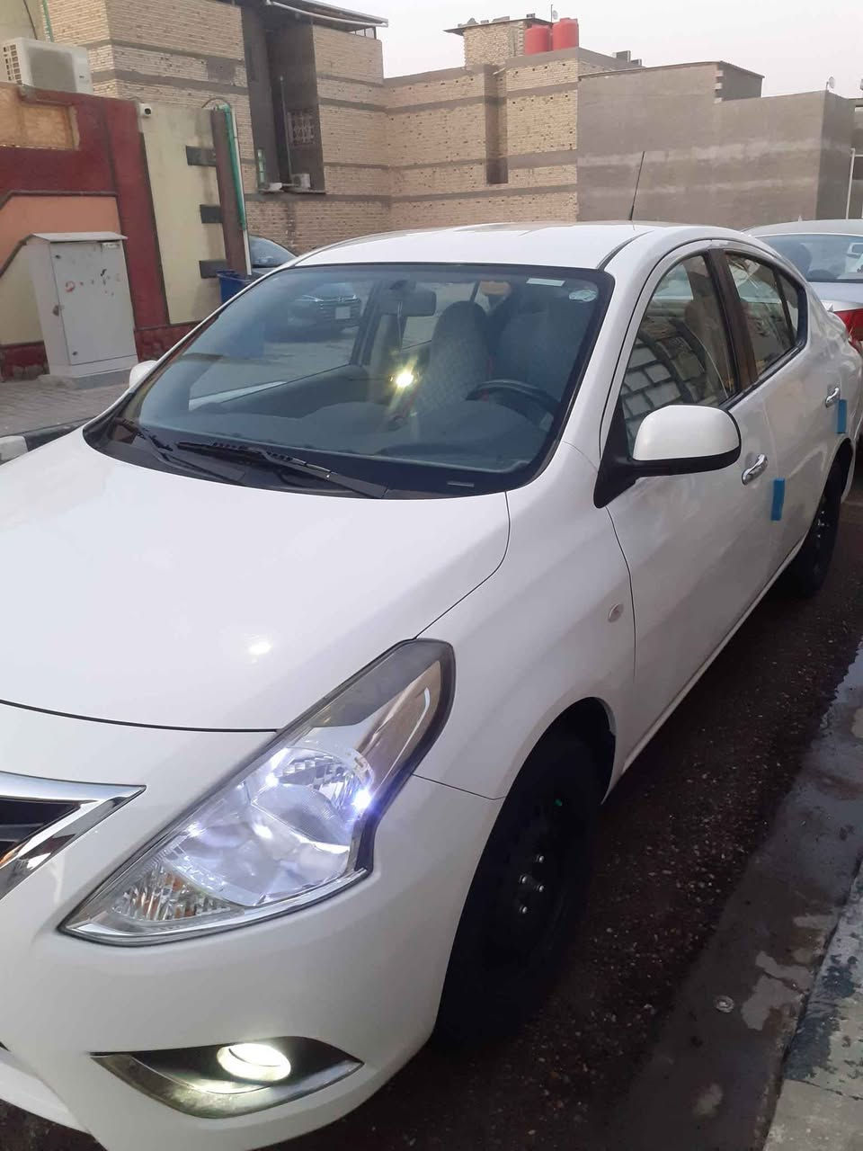 السلام عليكم ورحمة الله وبركاته..  نيسان صني الهندي ابو البليتة موديل 2022 كفالة من الصبغ والفتح والتبديل والبارد السيارة ماشية 54 الف كيلو متر حقيقي قابل للزيادة السيارة جاهزة من جميع النواحي محرك كير حدادية تبريد تدفئة تايرات كفالة ماعدا طخة بالباب خلف العبري وطخة بسيطة في الصندوق السيارة بأسم شركة اربيل السنوية تنتهي بشهر 10 هاي كل التفاصيل رايدها 117 وبيها مجال للشراي يدلل عنواني البصرة الطوبة والنخيلة *********** البصرة, العراق
