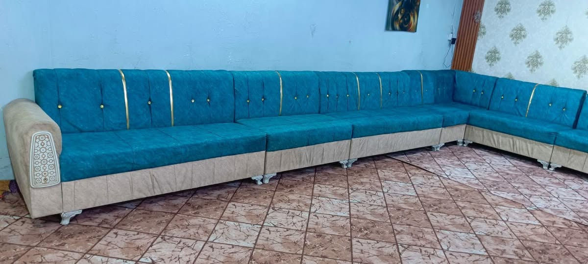 ديوان17مقعد  نضيف مابي اي ضرر سعره 350 وبي مجال مكاني كاضميه يوجد توصيل بكروه *********** يوجد واتساب بغداد, العراق
