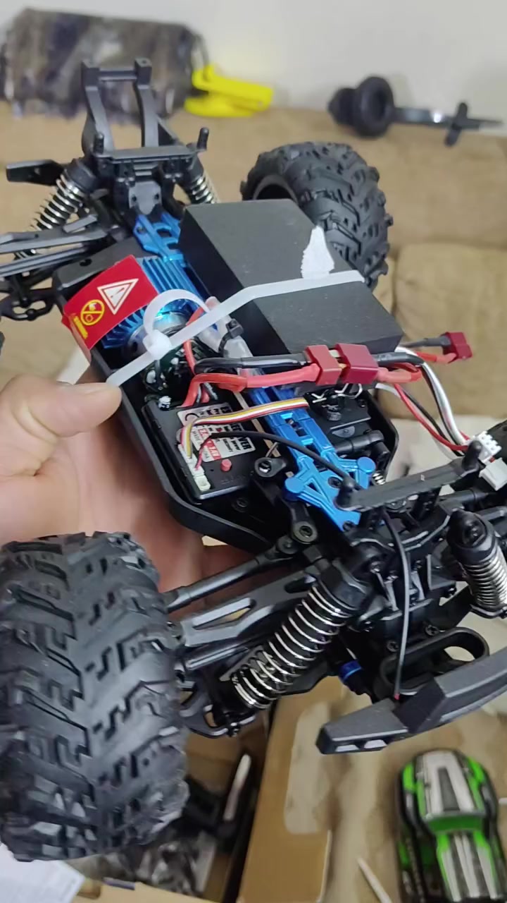 سلام عليكم متوفر سيارة ريمونت حجم كبير دفع رباعي لوك جديد ماكينة برش يوجد توصيل لجميع مناطق العراق ***********
