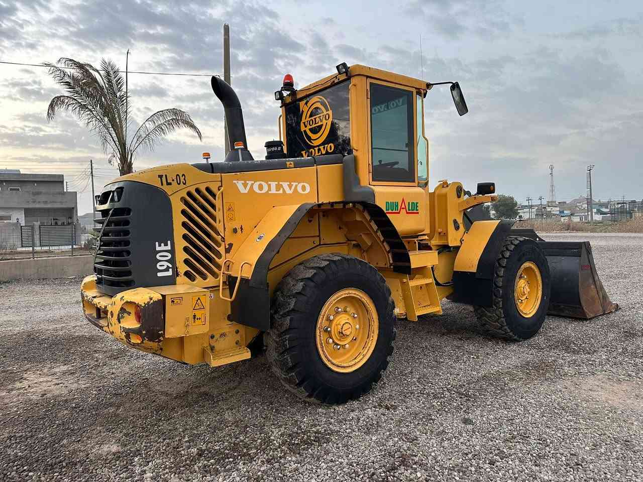 Volvo L 60 E موديل ٢٠٠٤ مشروع وطني دخول بصرا ٧٠٠٠ ساعه مشتغل سعر ٣١٥ بي مجال
***********
