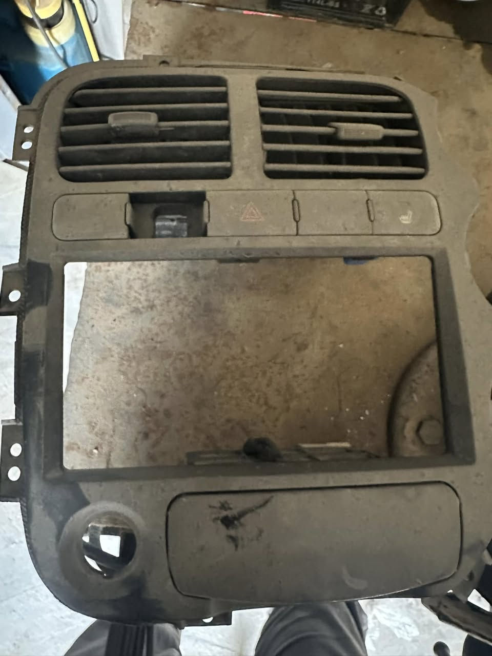 شاشه بنكو 
مسجل تاب وشباك دشبول 
وقاعده فلاش للبيع اي استفسار اتصل وتدلل ***********
