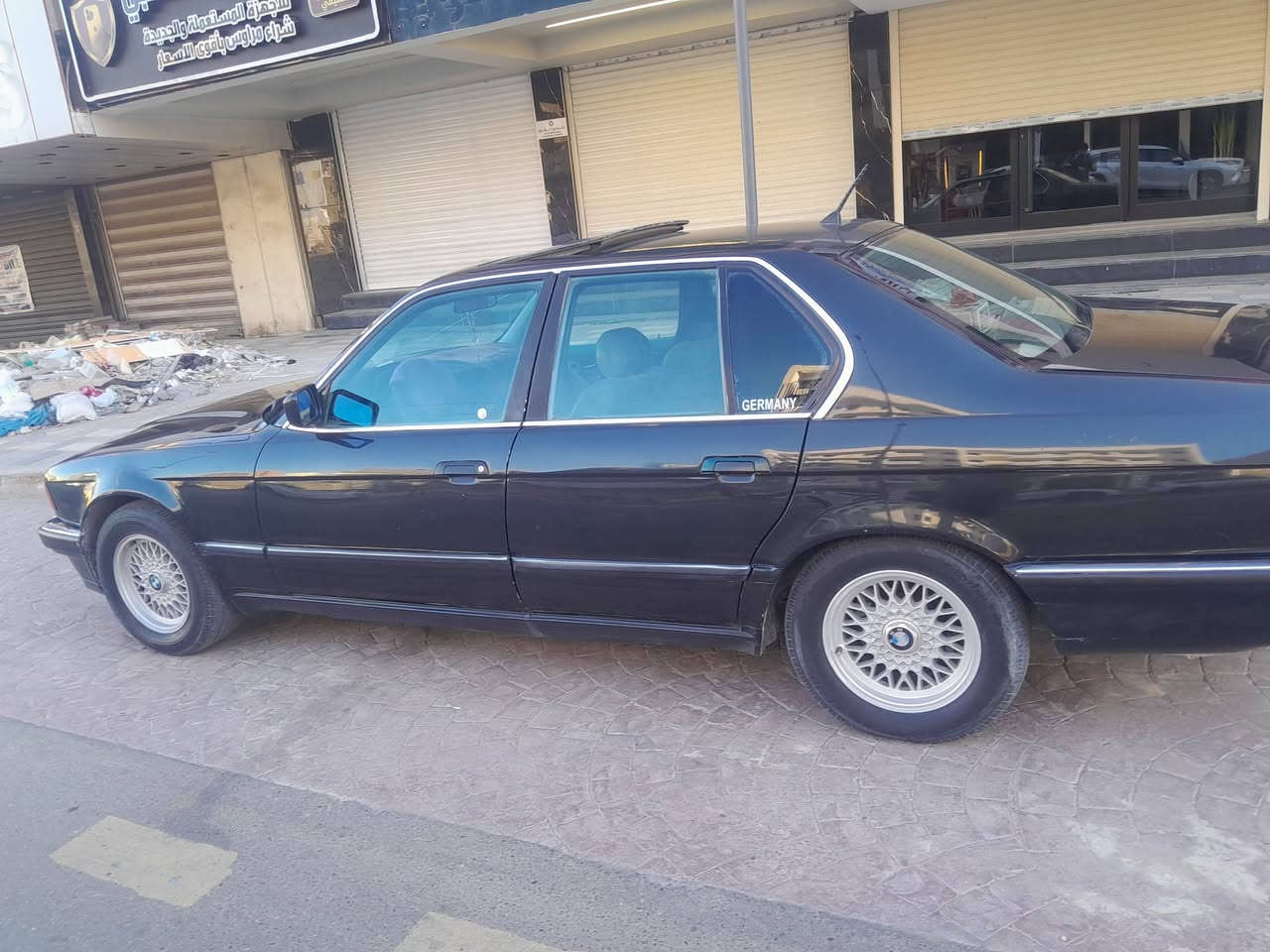 سلام عليكم 
سياره بي ام للبيع
حجم 730  لون اسود 6سلندر اصل مكينه وبليته مكفول من الضربه والمعجون صبغ عام للجماليه فقط دواخلهه نضيفه تبريد نقصه بس غاز سياره رقم بغداد انكليزي السعر 50 وبيهه مجال

***********
