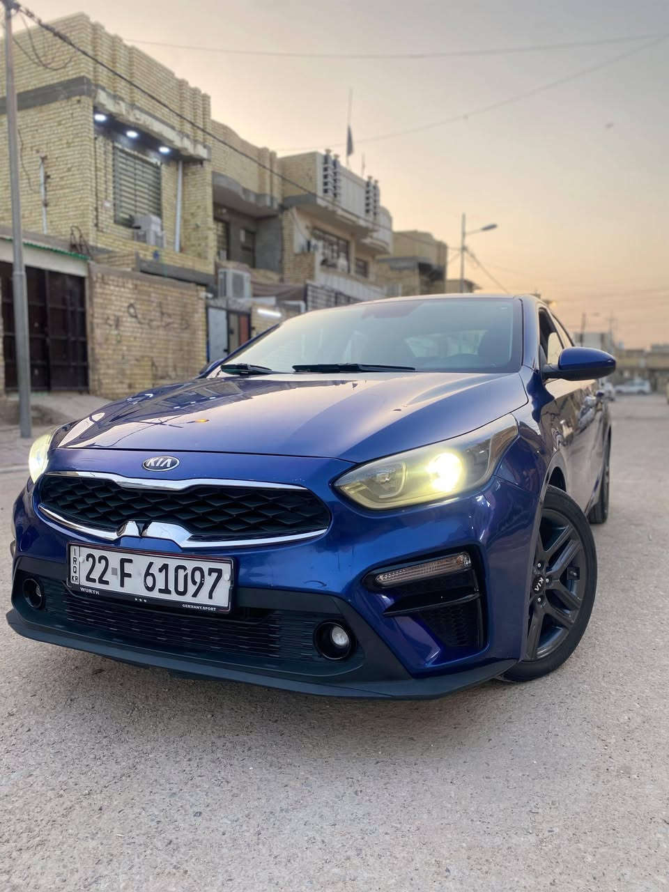السلام عليكم للبيع 
كيا فورتي 2019 فئه S ماشيه 113mi وارد امريكي حادثهه بس دعاميه اماميه بدون ايرباك وبدون دواخل صور الحادث مرفقه بل منشور السياره فول عده البصمه فتحه شاشه جبيره كامره خلفيه دواره كير ثلاث وضعيات كير 7 نمر تحكمات ستيرن جهتين مثبت سرعه تحديد مسار  رادار امامي ورادار خلفي توقف ذاتي مكينه 2000 دوش مكينه وكير مكفولات حداديتهه جديده تبريد ثلج ❄️ تخم تاير جديد ويل كب السياره كلهه ليبل واحد غرفتهه جديده رقم اربيل الدولي وبسمنه تحويل مباشر مكان السياره بغداد قرب حي اور 
السعر خاص او واتساب 
الاستفسار ***********سجاد
