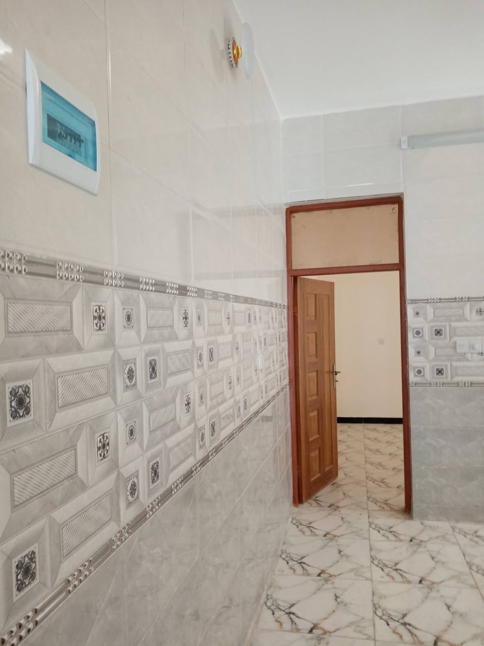 ( اللهم صلِ ع محمد )
بعد إذن الادمن

🔺  ( دار للايجار )  طابقين  ( يقع ع شارع تجاري) 
🔺  بحالة  ممتازة
🔺  الموقع / ألدورة
🔺  المساحة / ٧٢ م
🔺  مدخلين للبيت
 
💠  الطابق الأرضي يحوي ع ( كراج صغير، تواليت، استقبال، ممر، مطبخ،  غرفه كبيرة  ، حمام، منور )
💠  الطابق الثاني  يحوي ع  (غرفة كبيرة + حمام سويت)
💠  سطحين

🔴  سخان كبير، ماطور، تانكي، بردات، بانكات، خط مولد، كهرباء ٣ خطوط
🔴  للإتصال  (  ***********  )
🔴  بدون دلاليه
🔴  مامتواجدين ع الخاص ولا رسائل فقط إتصال
                  ( ما شاء الله تبارك الرحمن )
