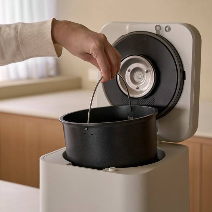🌱 جهاز تحويل مخلفات المطبخ إلى سماد كهربائي (Electric Kitchen Composter)
✅ يحول بقايا الطعام إلى مادة شبيهة بالسماد خلال ساعات. ✅ يقلل الروائح والنفايات المنزلية. ✅ تشغيل سهل بضغطة زر. ✅ تصميم أنيق مناسب للمطبخ. ✅ مناسب لبقايا الخضار والفواكه وقشور البيض وبقايا الطعام العضوية.


**إذا كنت صاحب هذا الإعلان وتريد حذفه لأي سبب، رجاءا أرسل رسالة إلى الدعم الفني**