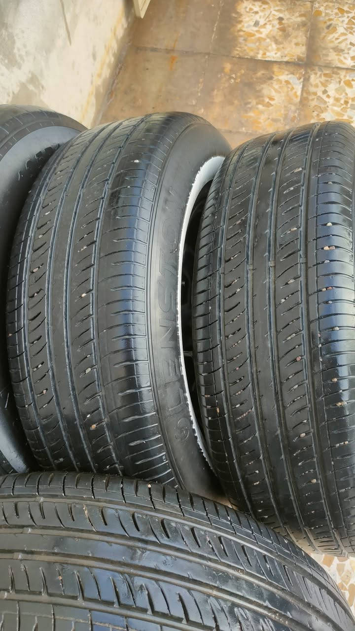 السلام عليكم ويلاه تايات مال كلايزر حجم 14  (205/75/14 ) للبيع السعر 125 التصال عل رقم  *********** ***********
