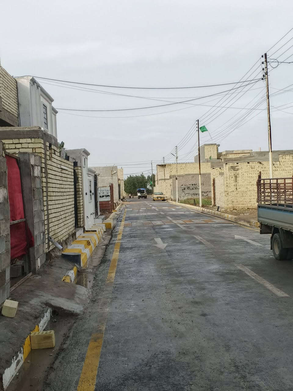 هيكل للبيع المساحه 100 ابصف شارع 20 قيد الانشاء طابق ونص غرفتين نوم وحمامين البيت فول درج مكسر رفد 40, السكف عالي ديكورات بلسكف ***********
