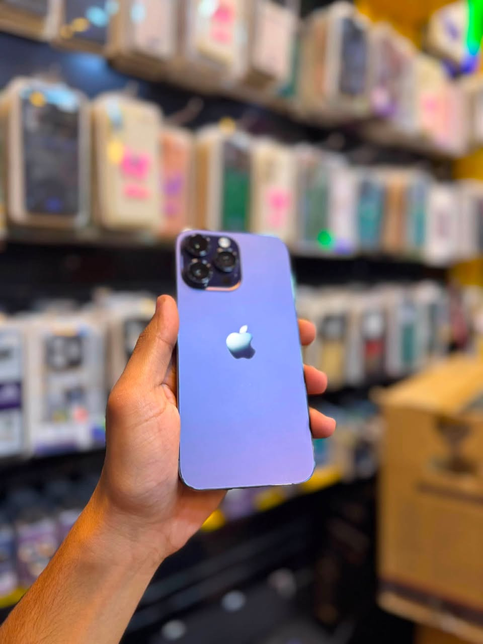 آيفون 14 برو ماكس (iPhone 14 Pro Max)
المواصفات:
اللون: بنفسجي ملوكي 
الذاكرة: 256GB 
نسبة البطارية: 85% 🔋
النظافة: 100%
الضمان: ضمان ماستر شرق أوسط ✅
💳 طرق الدفع (نقد وأقساط)
متوفر الآن كاش أو بأقساط شهرية مريحة تناسبك:
على 15 شهر 93 الف
على 12 شهر 117 الف
على 8 اشهر 157 الف

📍 العنوان الرمادي - التأميم - شارع أم عمار
*********** رقم التواصل
