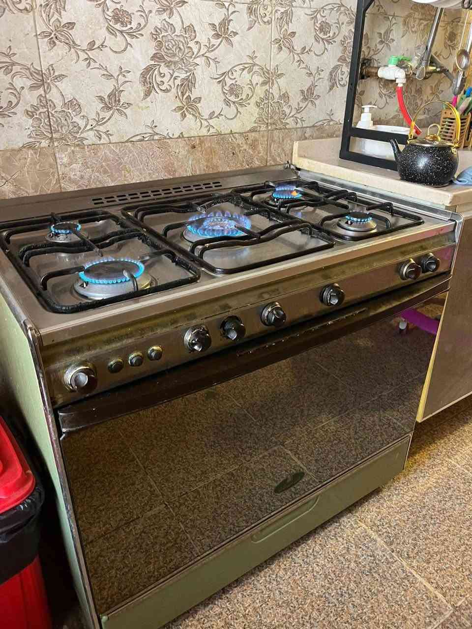 السلام عليكم للبيع طباخ   كريازي اصلي باب اول نظافة ٨٠ بلمية  مكاني بغداد الدورة قرب ابو طيارة السعر ١٥٠.  وبي مجال 
***********
