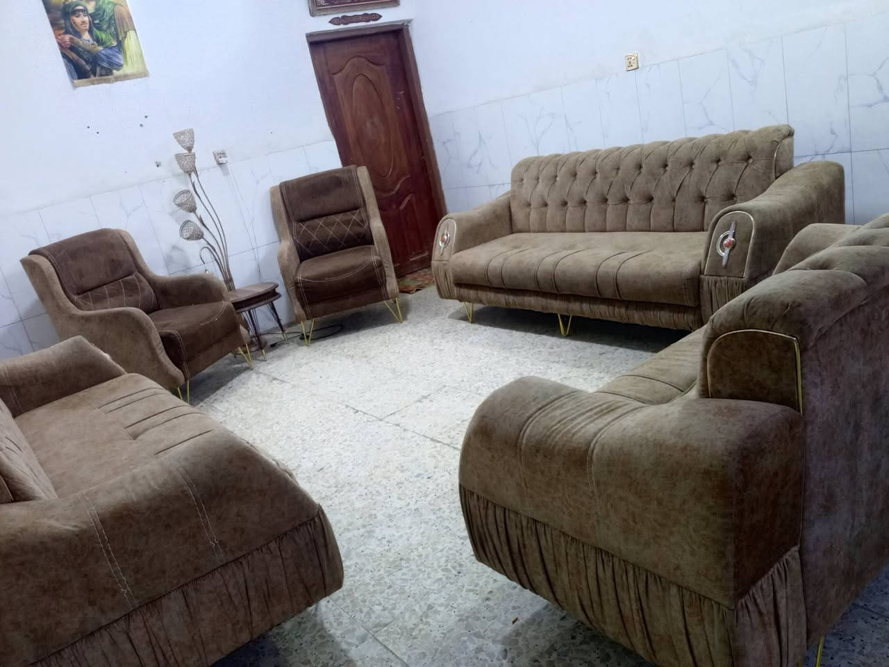 تخم تكمه نظيف جدا 10مقاعد ب300الف وبي مجال المكان الوشاش *********** يوجد توصيل بكروة يوجد واتس اب
