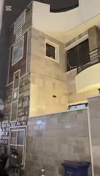 دار للبيع مساحة  ١٨٠ م واجهة ٩ م يحتوي على ست غرف ٢بطابق الارضي و٤ طاب...