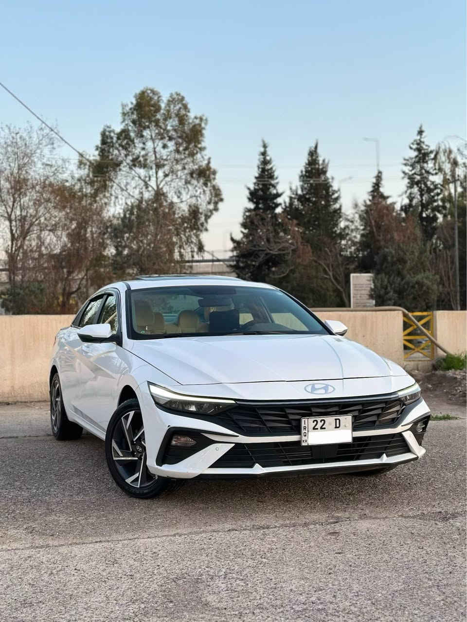 السلام عليكم …
هيونداي النترا 2024 خليجي 
ماشية 27 الف كيلومتر
بيها ضمان شركة 
مكفولة كفالة عامة 
سنوية و هزة جديده 
السيارة اخت الزيروو

المحرك: 2.0 لتر 4 سلندر 
 • القوة: حوالي 147 – 159 حصان  ￼
 • العزم: تقريباً 179 – 191 نيوتن/متر
 • ناقل الحركة: أوتوماتيك CVT
 • الدفع: أمامي (FWD)
 • صرفية البنزين: تقريباً 13.5 – 16 كم/لتر

 ️ الأمان
 • ABS + EBD + ESP
 • وسائد هوائية أمامية وجانبية
 • نظام الثبات الإلكتروني
 • حساسات أمامية وخلفية
 • كاميرا خلفية
 • نظام مراقبة ضغط الإطارات
 • نظام مانع اصطدام 

المواصفات 

￼ شاشة 8 أو 10.25 إنج
 • عدادات رقمية (بالفئات الأعلى)
 • Apple CarPlay + Android Auto
 • مكيف أوتوماتيك
 • تشغيل بصمة + زر تشغيل
 • شاحن لاسلكي 

ليتات LED أمامية وخلفية
 • ويل سبورت
 • فتحة سقف
 • مرايا كهربائية مع شفط

السعر : 190$ و بيها مجال بسيط

للأستفسار : *********** متواجد واتساب أربيل, العراق
